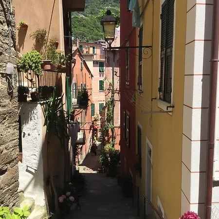 Monterosso Family Homes アパート *
